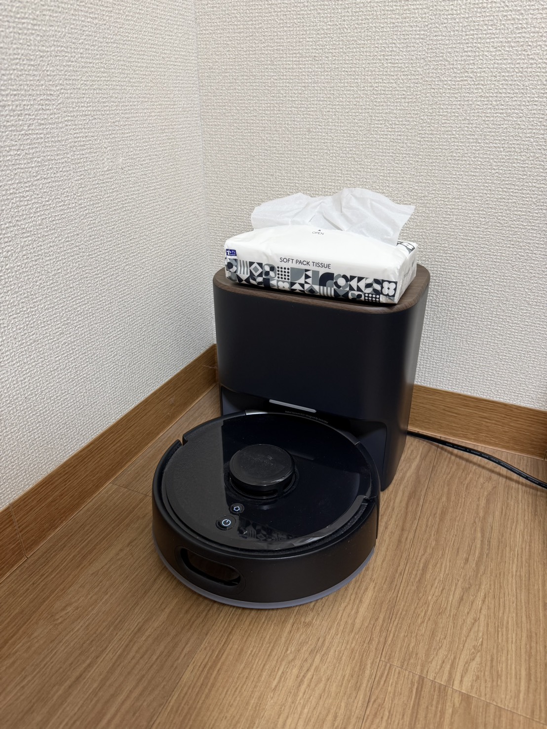 K11+のステーション天面にティッシュを置いたサイズ比較